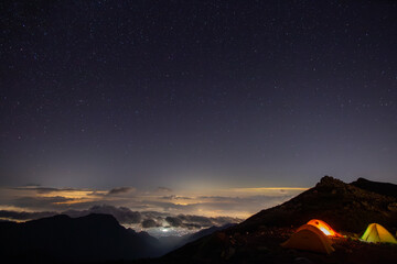 北アルプス大天井岳・大天荘より星空と雲海とテント01