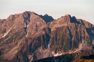 北アルプス大天井岳より、望遠レンズで奥穂高岳と北穂高岳を撮影