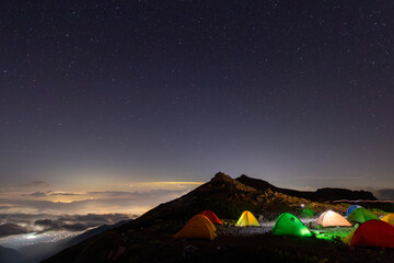 北アルプス大天荘（大天井岳）にてテントと星空0１