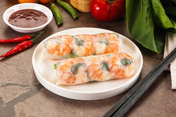 Vietnamese spring roll with prawn