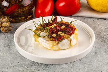 Baked camembert cheese with honey