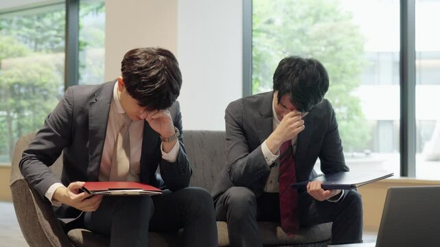 仕事で落ち込むビジネスマン