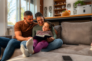 Obraz premium The family members engage in a warm, supportive exchange as they spend quality time together in the home's relaxing living space.
