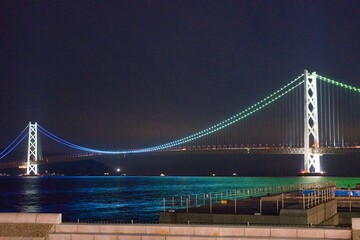 Obraz premium 夜の明石海峡大橋