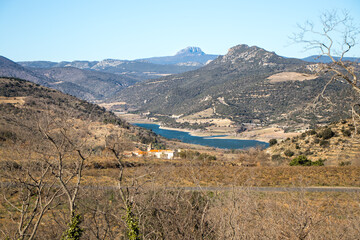 Panorama du lac de caramany (66720), dans les pyréneés orientales, Occitanie, France