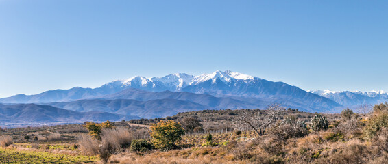 Panorama du mont Canigou dans les Pyrénées orientales
