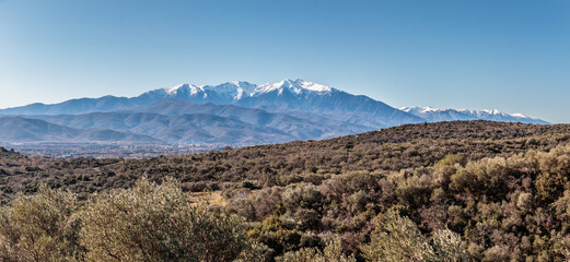 Panorama du mont Canigou dans les Pyrénées orientales