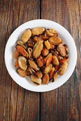 Mussel meat cooked with garlic