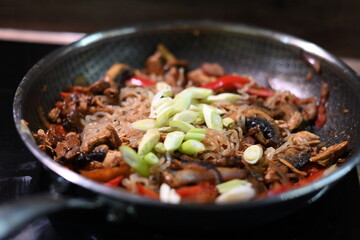 Preparing Asian Konjac Noodles with Vegetables – Quick and Healthy Diet Meal