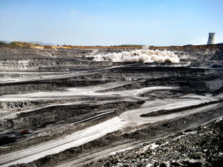 Blasting sequence in an opencast coal mine: Old Emma Mine, Puertollano, Spain (2009)
