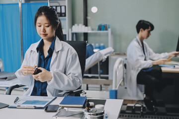 Obraz premium Positive doctor working on laptop in medical office, portrait.