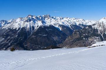 Landscape photos of Vaujany ski resort located in the French Alps on the Alpe d'Huez ski area with lots of snow, wonderful sunshine and beautiful blue sky