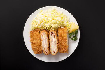 鶏むね包み揚げ（ハム＆チーズソース）