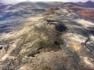 Paysage volcanique en Islande, cratères et champs de lave solidifiée