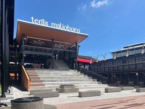 Atmosphere of the new face of "Teras Malioboro Yogyakarta" which was relocated on Jalan Beskalan, Malioboro on January 8, 2025 in Yogyakarta, Indonesia