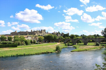 la cittadella e il ponte medievali di Carcassonne in Francia