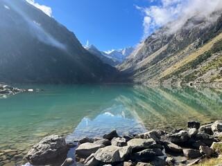 Dando un paseo por el Vignemale, pirineo francés. Caballos  y paisajes de alta montaña, Lago e...