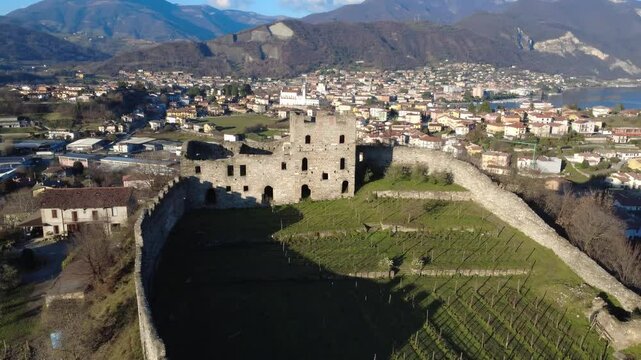 CASTELLO DI PARATICO