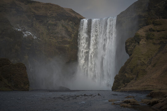 Sk&oacute;gafoss Waterfall Cascading Over Rugged Cliffs