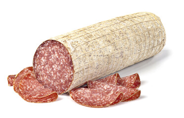 Salami Milano w plasterkach na stole