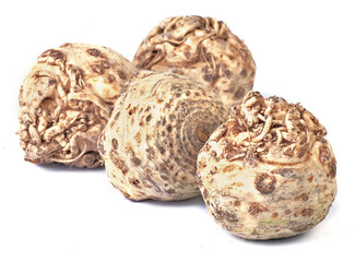 Selery w całości na białym tle