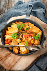 Fried chicken with vegetables.