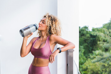 Sportive woman enjoying her workout routine