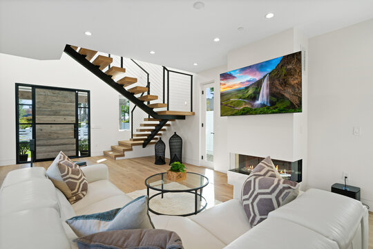 Capture Newport Beach luxury with stunning real estate photography. High-quality images showcase homes beautifully, perfect for listings, marketing, and Shutterfly prints.