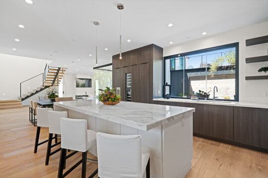 Capture Newport Beach luxury with stunning real estate photography. High-quality images showcase homes beautifully, perfect for listings, marketing, and Shutterfly prints.