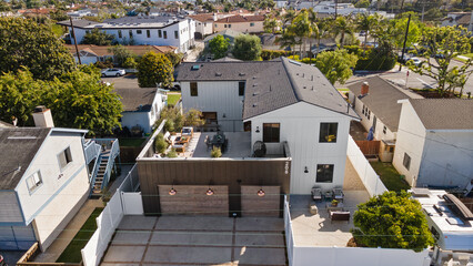 Fototapeta premium Capture Newport Beach luxury with stunning real estate photography. High-quality images showcase homes beautifully, perfect for listings, marketing, and Shutterfly prints.