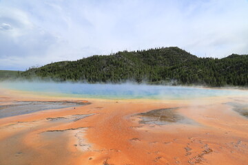 grand prismatic spring yellowstone