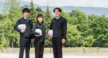 作業着姿の男女の作業員（造園業・土木業・公務員・建設業）

