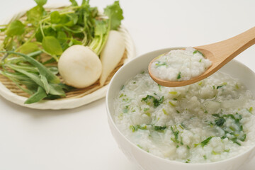 日本の食べ物｜七草がゆ　イメージ