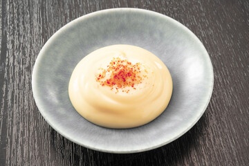 マヨネーズに七味のせ