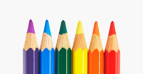 色鉛筆でLGBTQのレインボー・プライドフラッグ