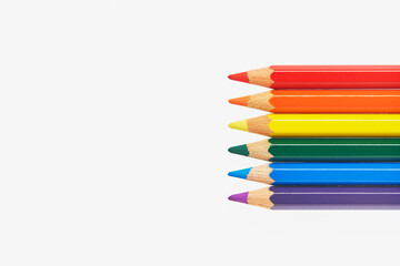 色鉛筆でLGBTQのレインボー・プライドフラッグ