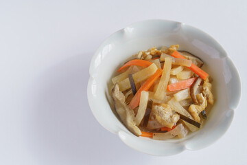 日本の郷土料理・愛知県・煮和え　イメージ｜食材：大根・人参・昆布・椎茸・コンニャク・油あげ