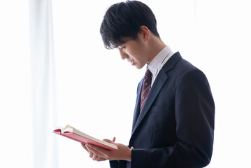 授業を受ける高校生