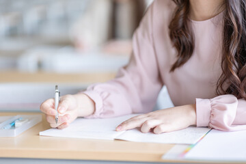 講義を受ける大学生の手元