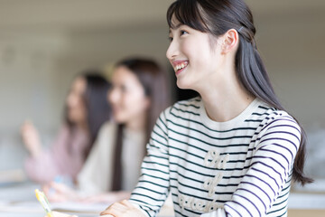 講義を受ける大学生