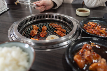  美味しい焼肉を食べる
