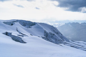 氷河に覆われたワイナポトシ - 登山者の挑戦