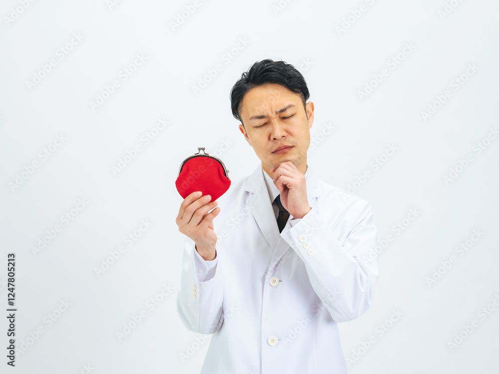 Leinwandbilder 医師、医者、男性、悩む、お金、費用、コスト、保険、診療報酬、経営、開業医、財布、貯蓄、貯金、白衣、科学者、研究者、研究費、支援、公費、経費、困る、迷う、問題、トラブル、値下げ、薬価、価格、ミドルエイジ、中年、40代、日本人、マネー、ビジネス、投資、購入、ローン、病院、基礎研究、開発、薬剤師、白バック、切り抜き、コピースペース、広告、不安、介護、悩み、医療、人物