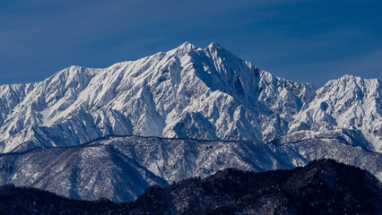 晴天の空と雪の北アルプス　長野県白馬村