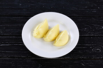 mashed potatoes on a plate