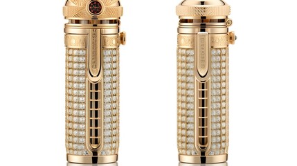 Naklejka premium Exquisite gold lighter with intricate details and captivating reflections showcasing a sophisticated and indulgent design isolated against a pristine white background