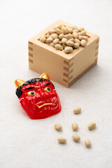 節分の豆まきと赤鬼のお面