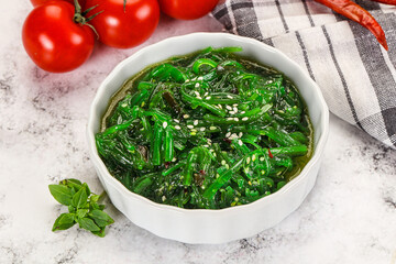 Gourmet chuka salad with sesame