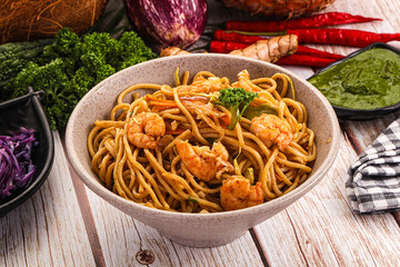 Pasta spaghetti with prawn and vegetables