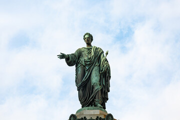 Obraz premium Statue of Kaiser Franz in the yard of Sisi museum, Vienna